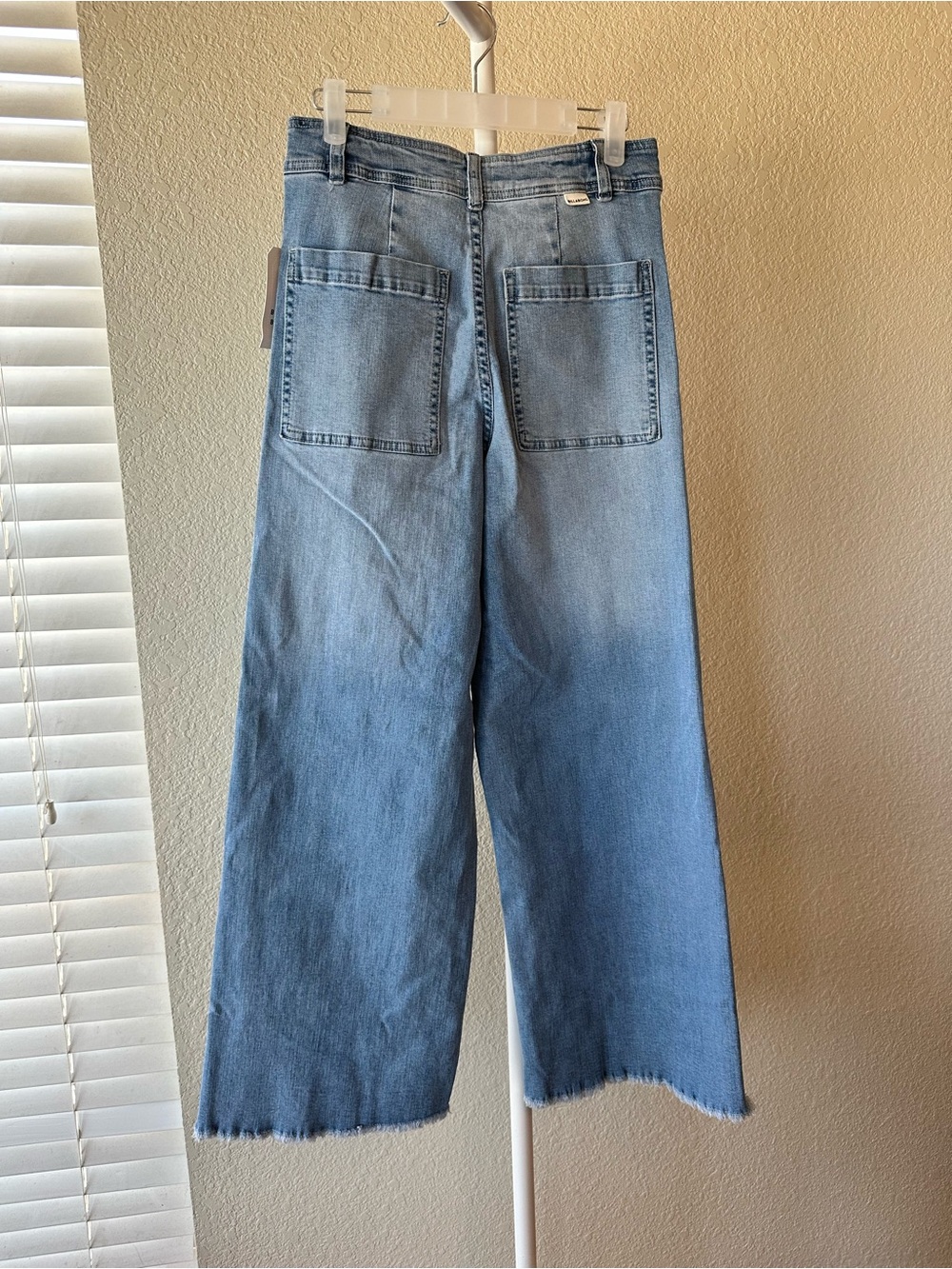Billabong free fall wide leg jeans raw hem size 27 NWT